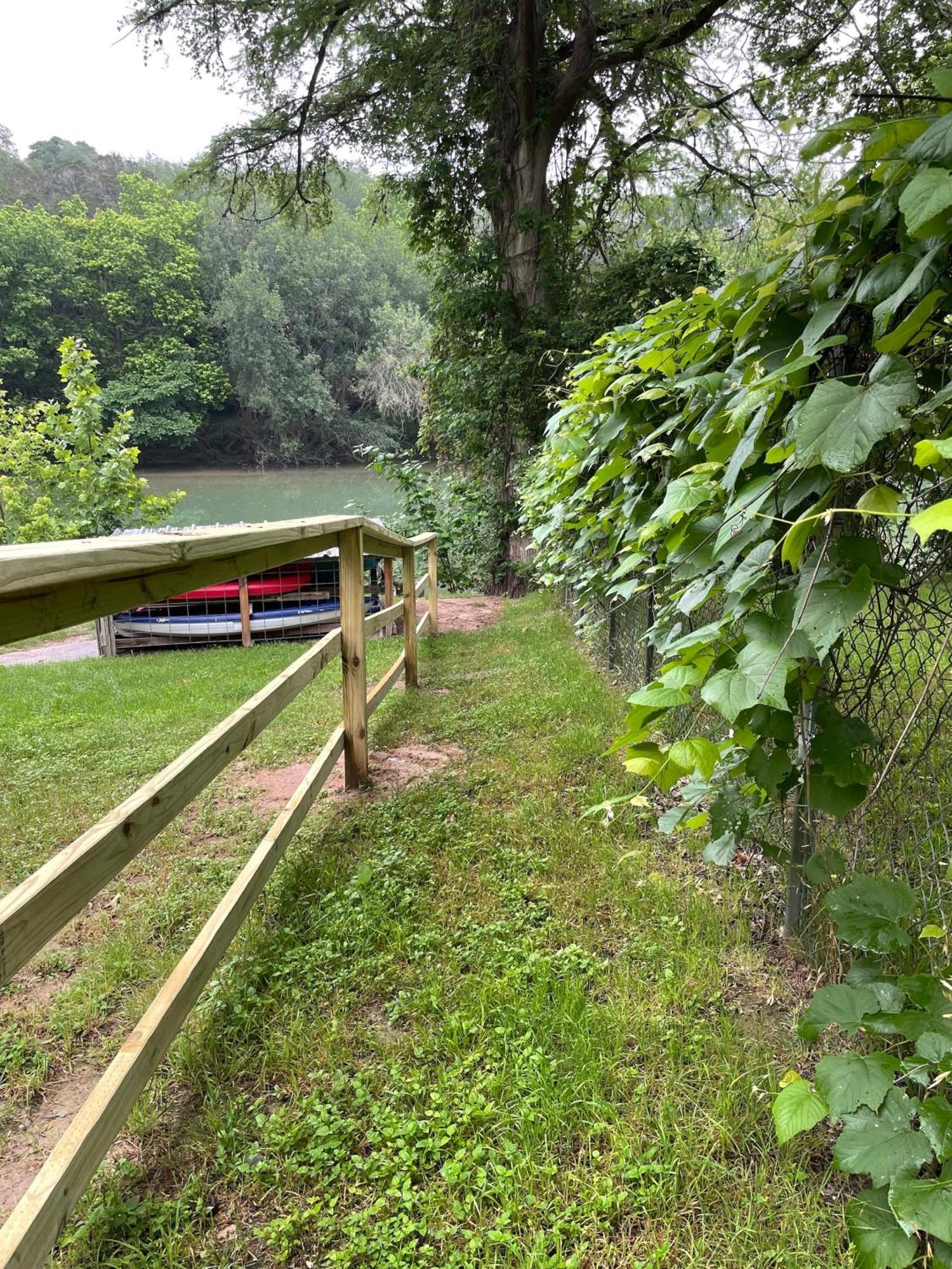 Rv Located On Private Property, Providing Access To The Guadalupe River, Accommodates Up To 5 Guests New Braunfels Eksteriør bilde