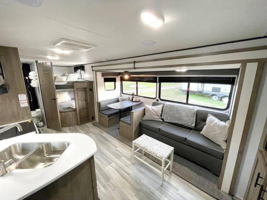 Rv Located On Private Property, Providing Access To The Guadalupe River, Accommodates Up To 5 Guests New Braunfels Eksteriør bilde