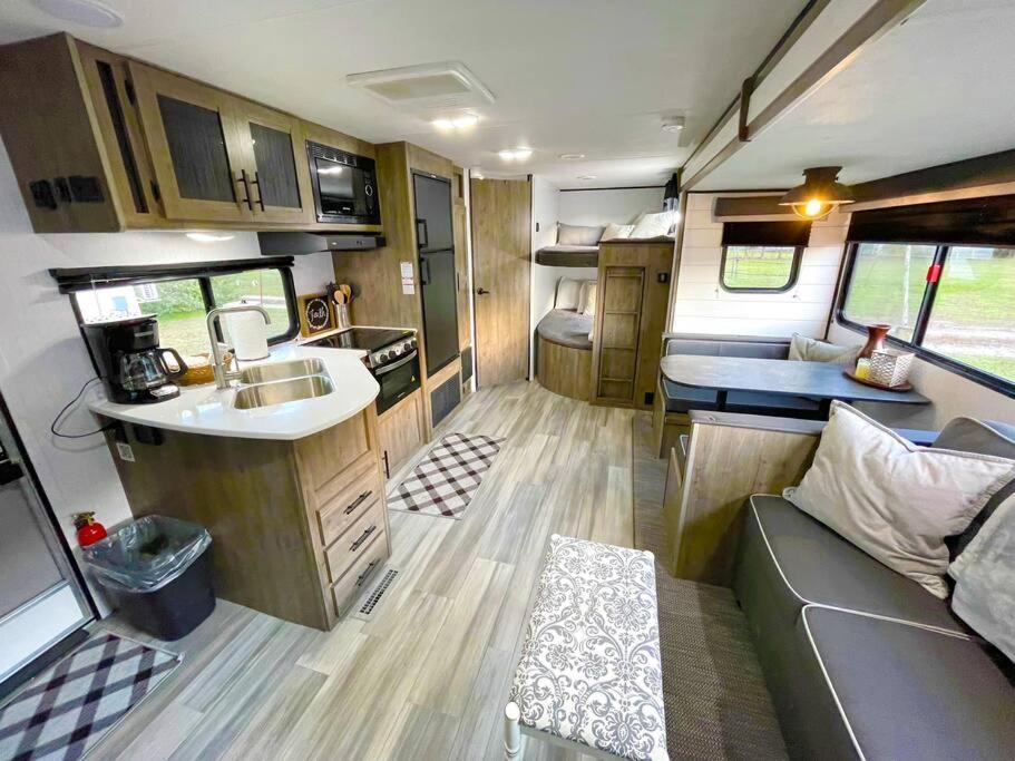 Rv Located On Private Property, Providing Access To The Guadalupe River, Accommodates Up To 5 Guests New Braunfels Eksteriør bilde