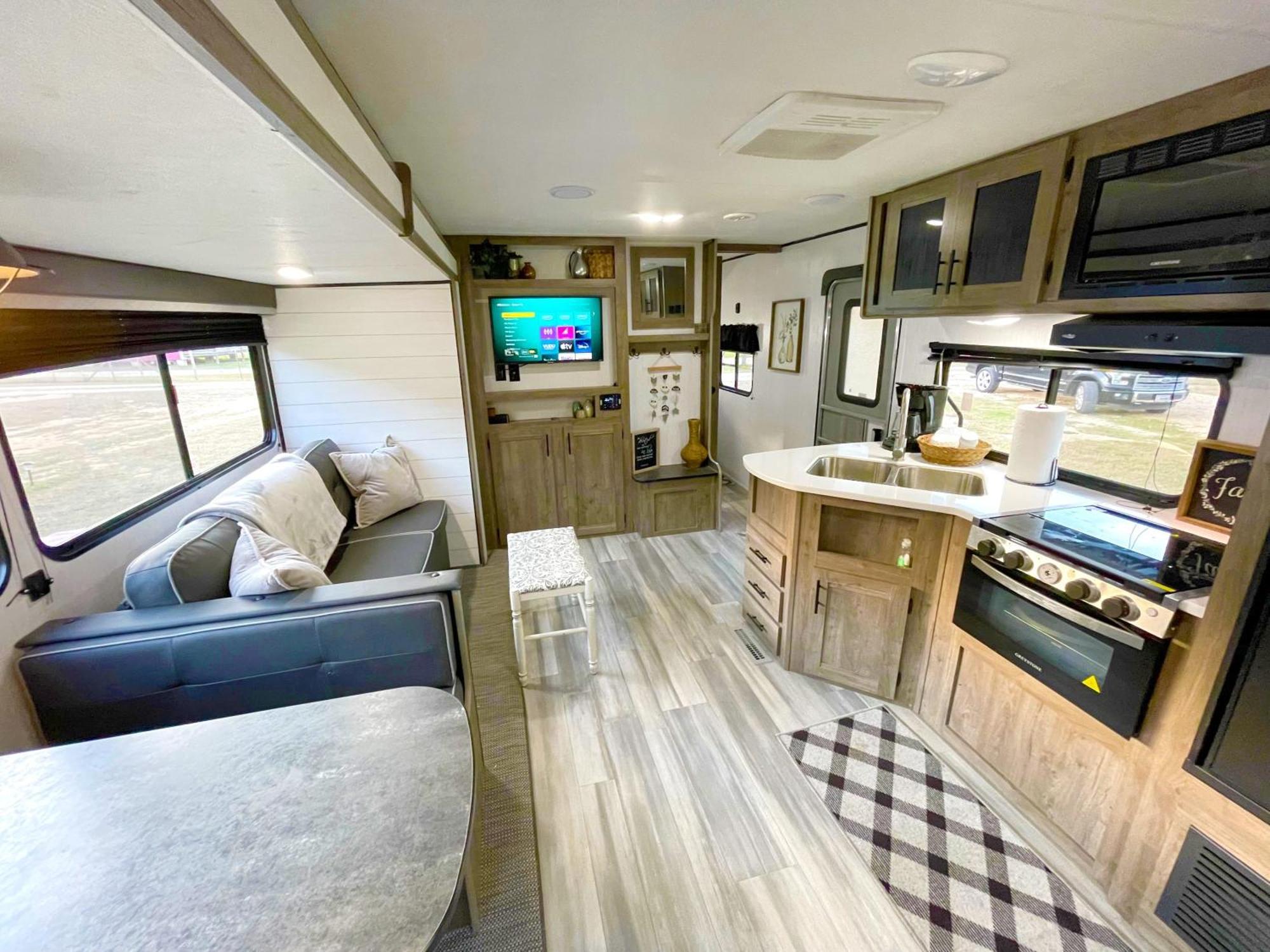 Rv Located On Private Property, Providing Access To The Guadalupe River, Accommodates Up To 5 Guests New Braunfels Eksteriør bilde